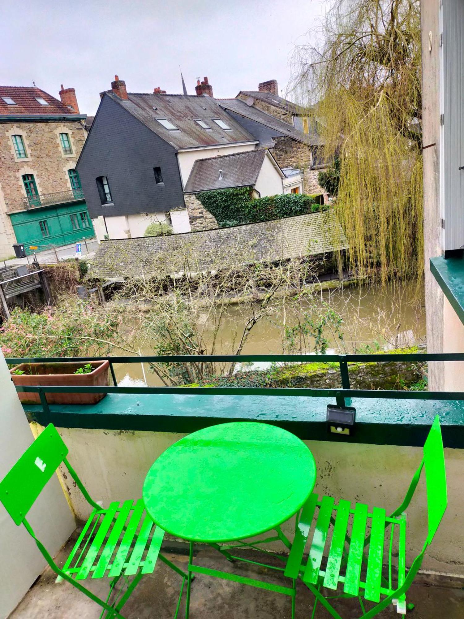 En Rdc Avec Balcon Centre Vitré